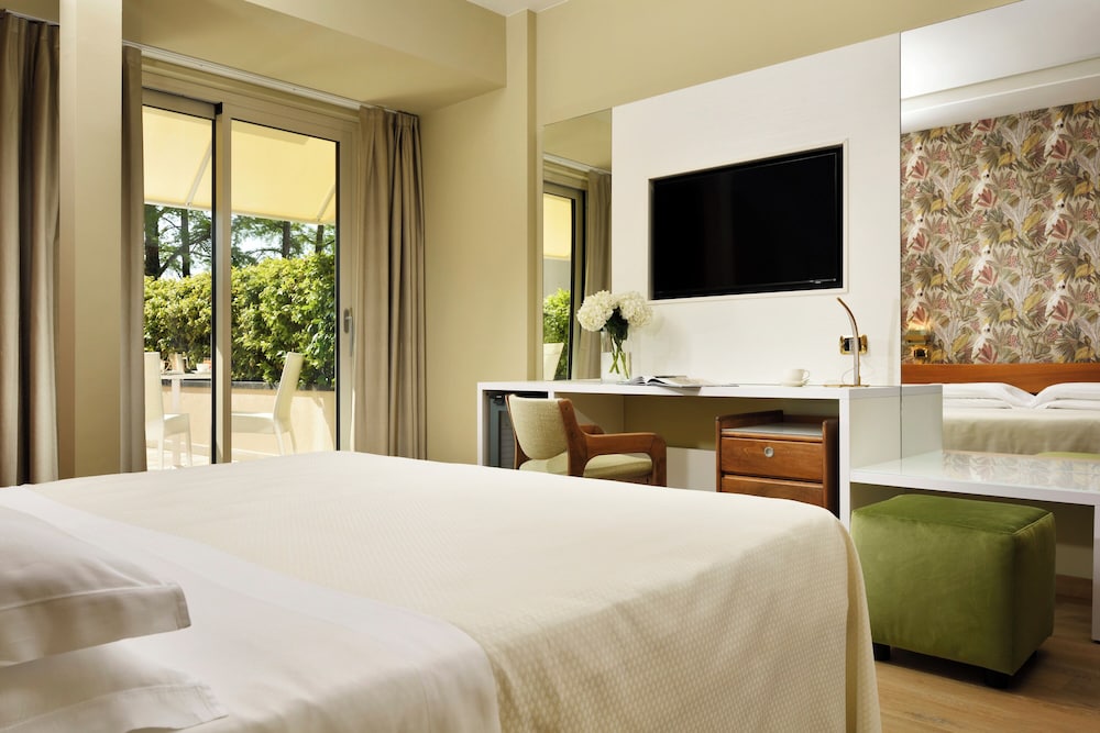 Superior Double Room, Balcony, Partial Lake View - Photo 2