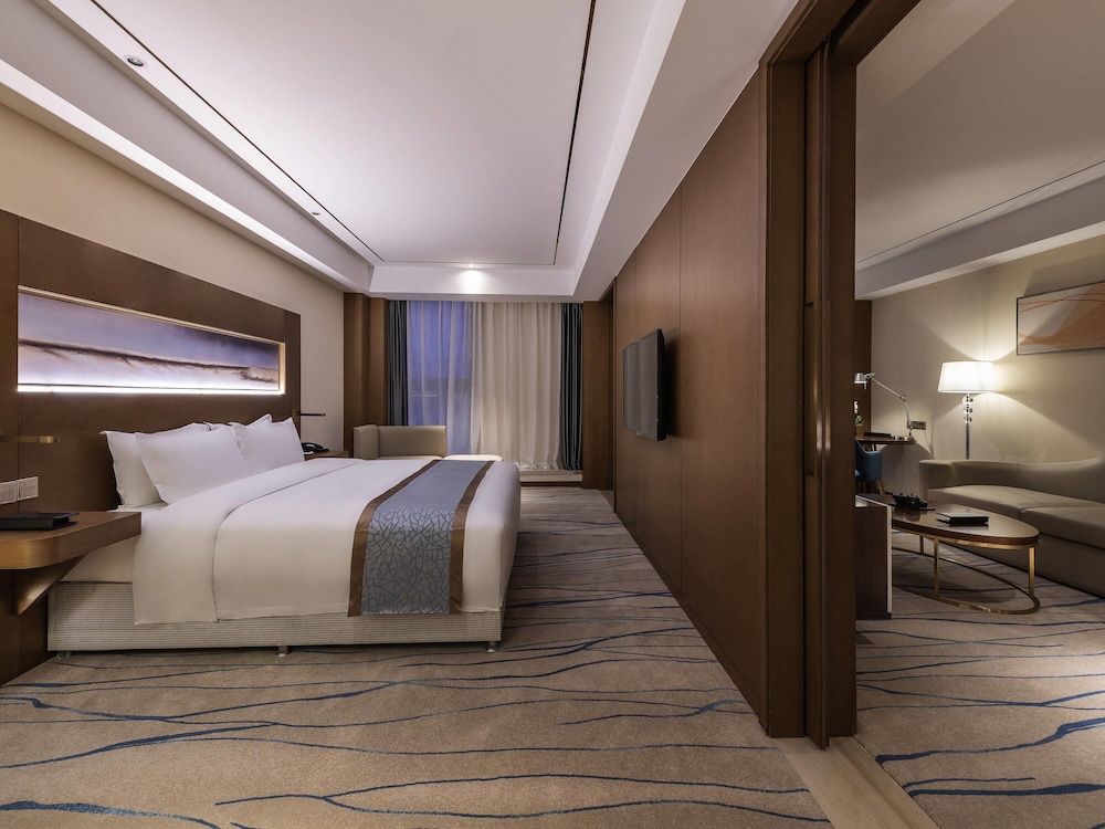 Deluxe Suite, 1 King Bed