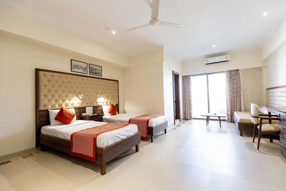 Deluxe Room - Photo 9