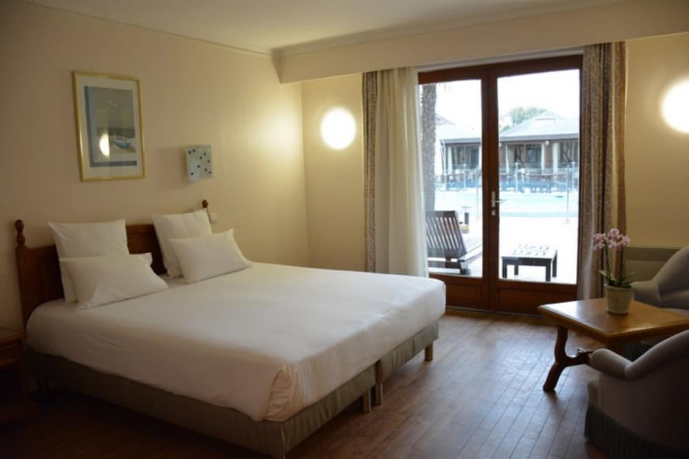 Superior Room, Pool View