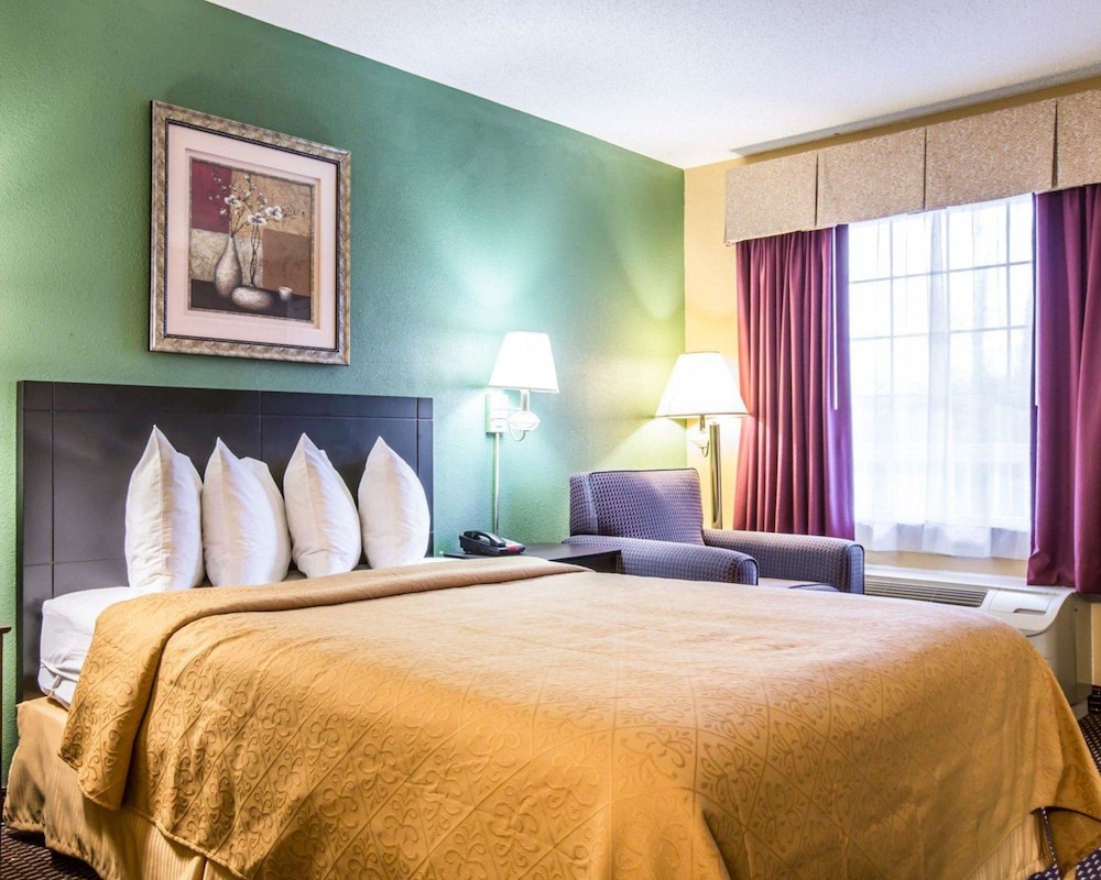Standard Room, 1 Queen Bed, Non Smoking - Photo 1