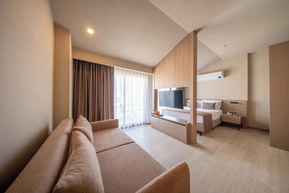 Romantic Suite, Hot Tub, Corner