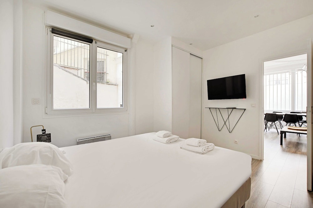 Apartment photo 2