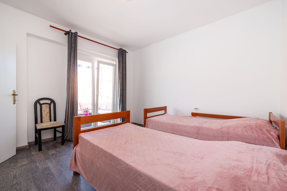 Apartment, 3 Bedrooms, Balcony, Garden View