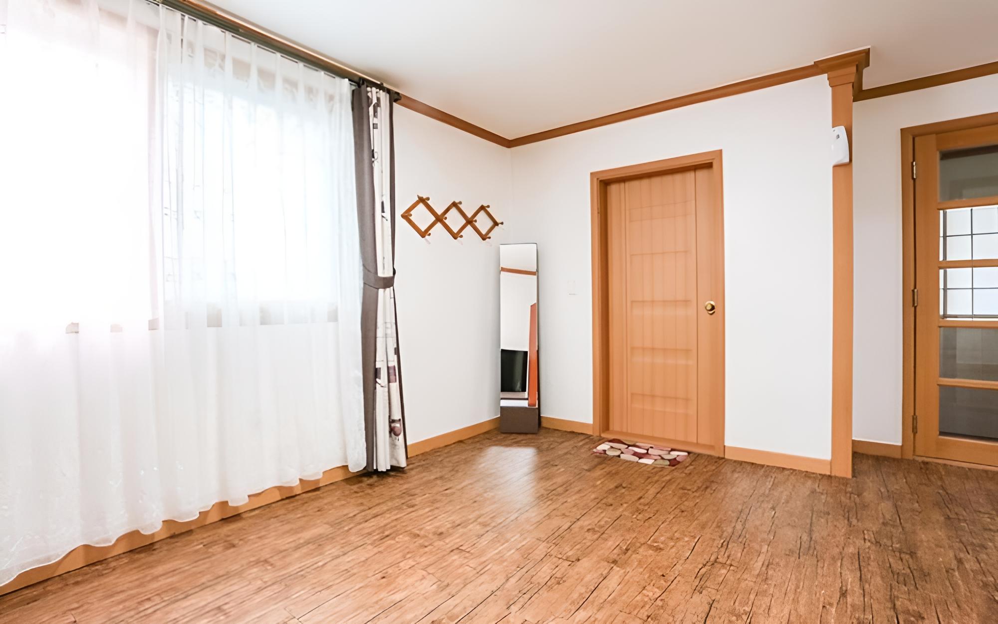Room (RoomNo3)