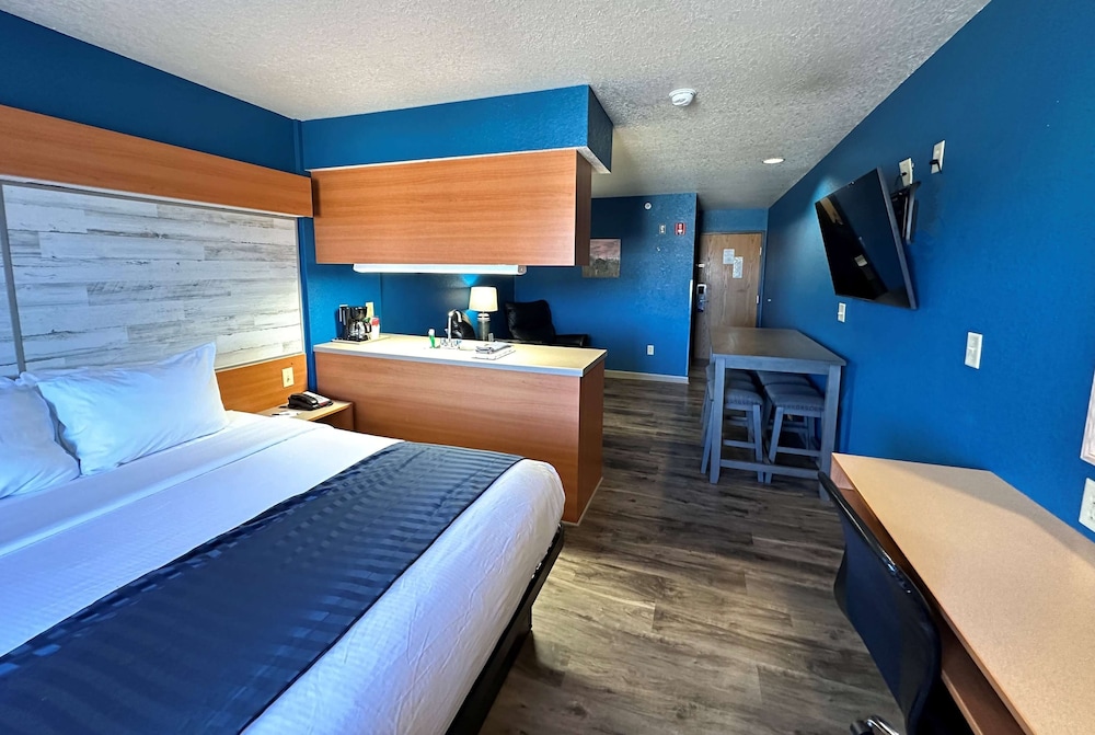 Studio Suite, 1 Queen Bed, Non Smoking - Photo 4