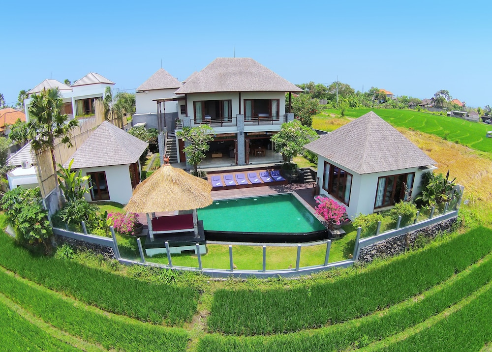 4 Bedroom Private Pool Villa Toba