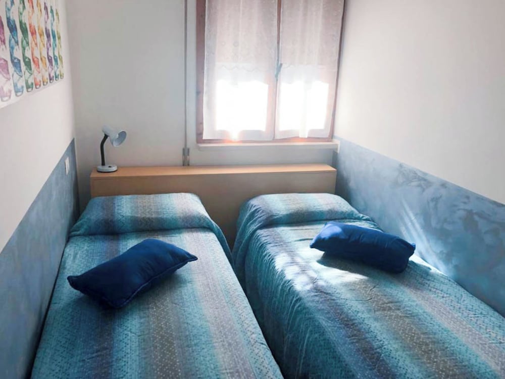 Bungalow, 2 Bedrooms, Balcony, Garden View photo 2