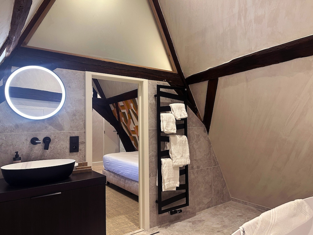 Suite 31 - Photo 3
