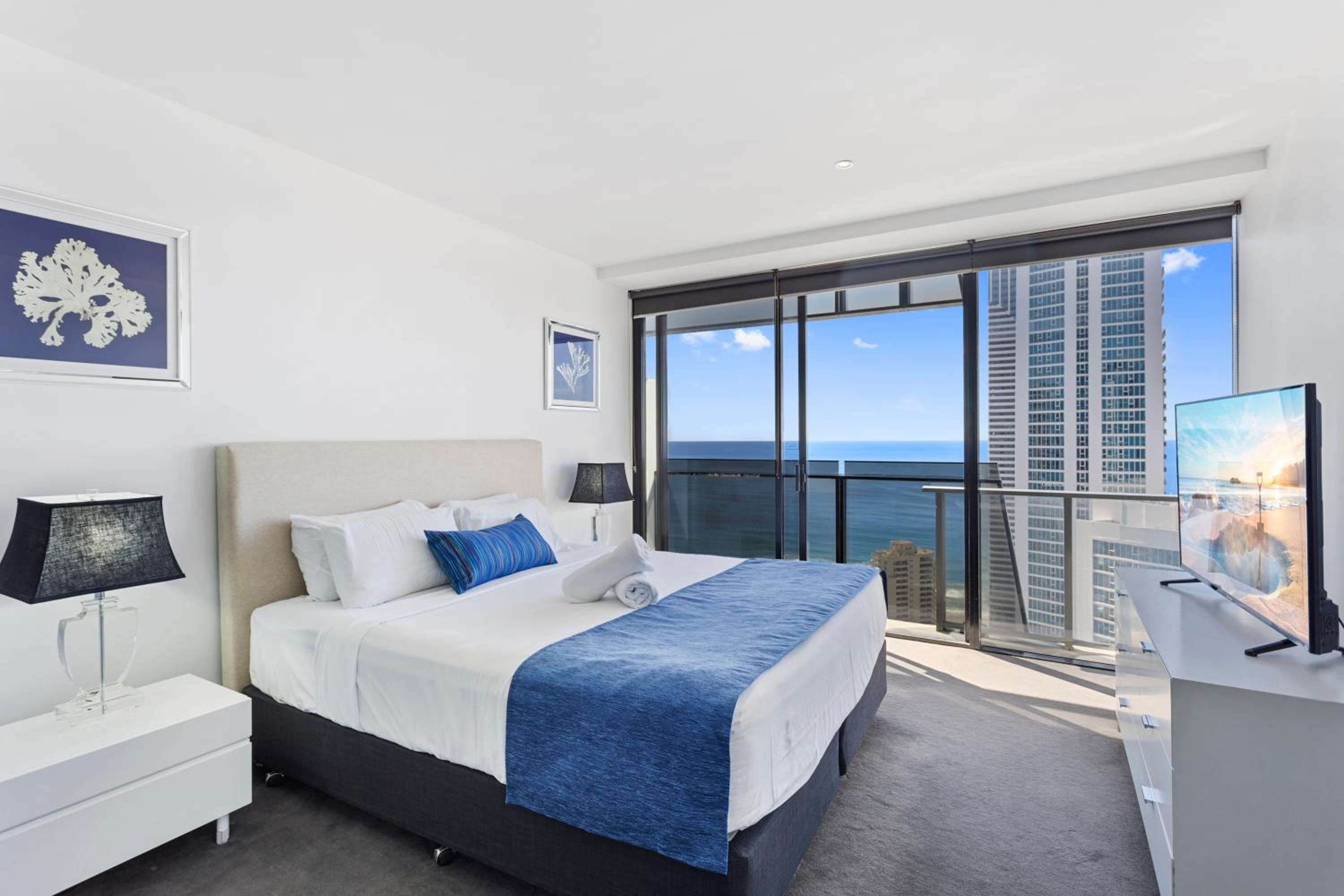 Two-Bedroom, Two-Bathroom Spa Apartment with Ocean & River View – Level 37