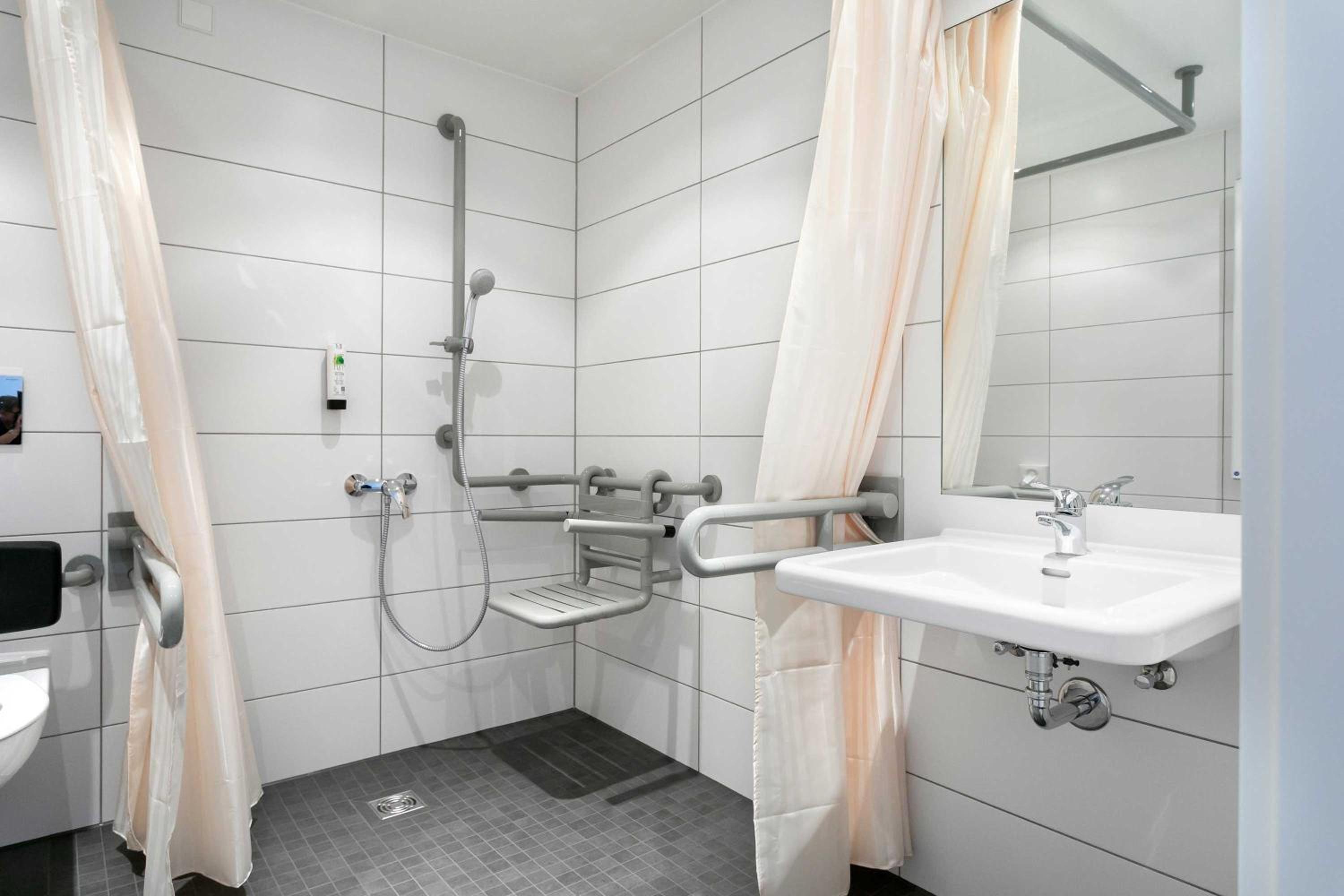 Single Room - Disability Access photo 2
