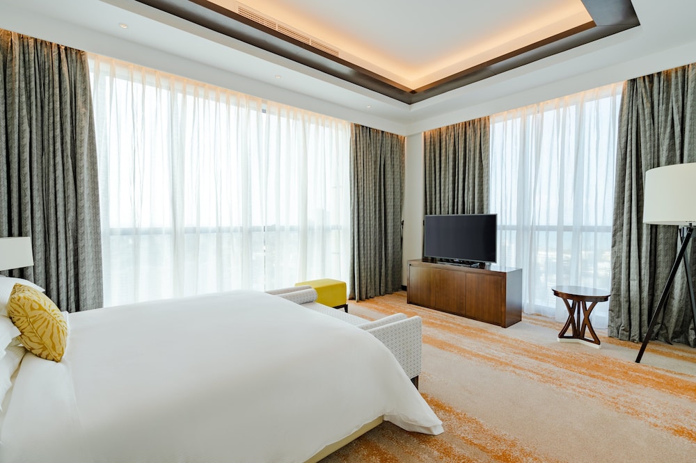 Ambassador Suite - Sea View / City View - Photo 1