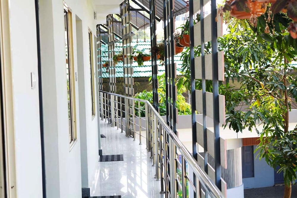 Deluxe Triple Room, Multiple Beds, Courtyard View photo 2