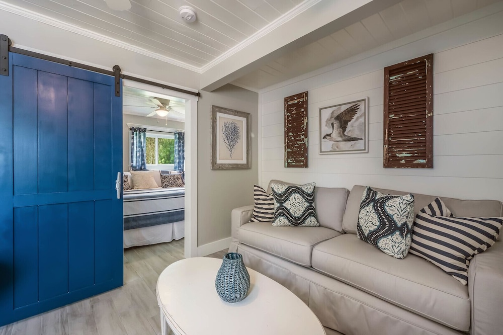 Deluxe Two-King One-Bedroom Suite