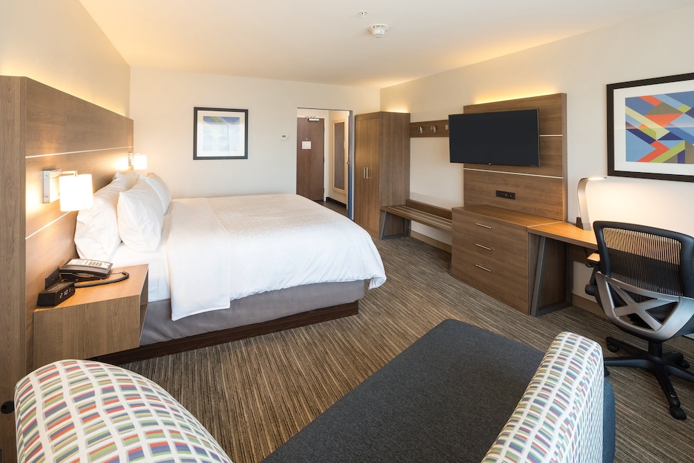 Room, 1 King Bed, Accessible, Corner (Accessible Tub)
