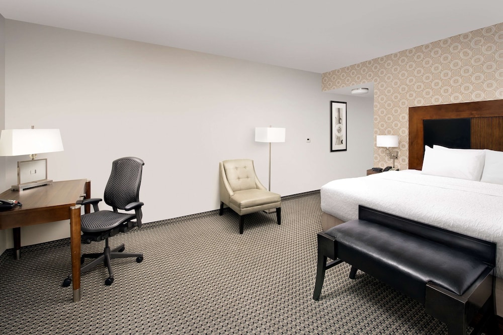 Room, 1 King Bed, Accessible (Hearing) - Photo 2