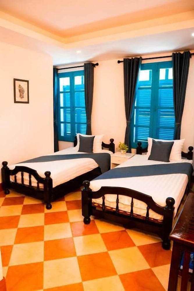 Room with two single beds, City view - Photo 8