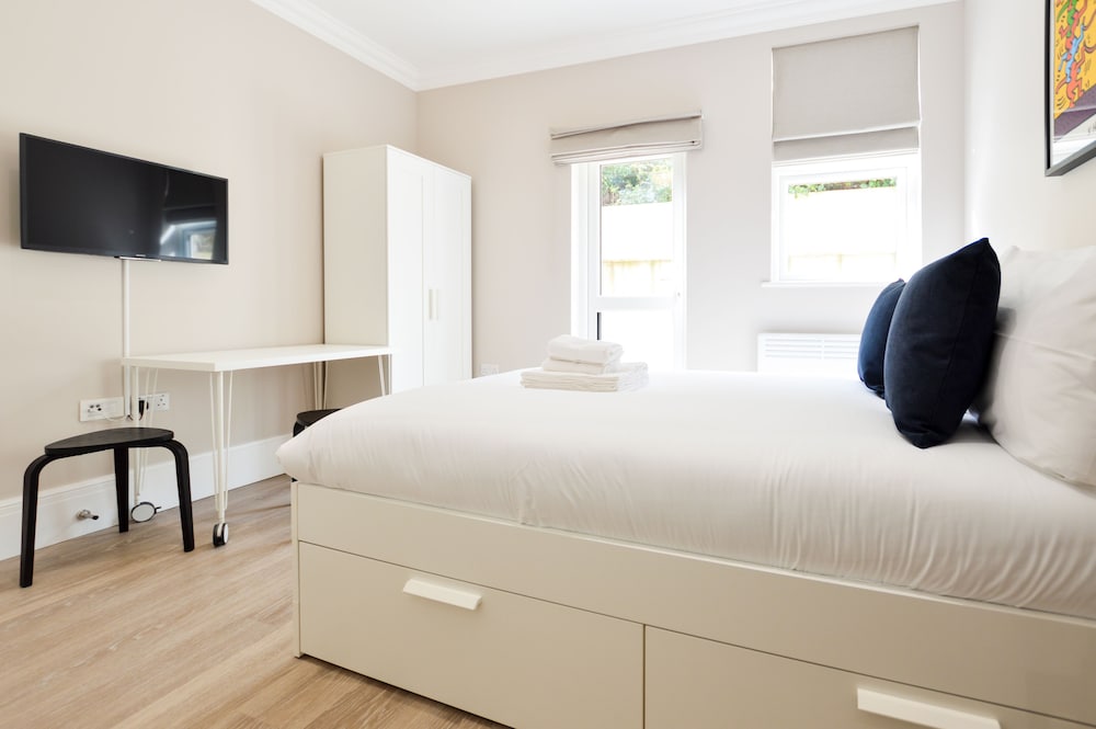 Small Studio Apartment photo 2