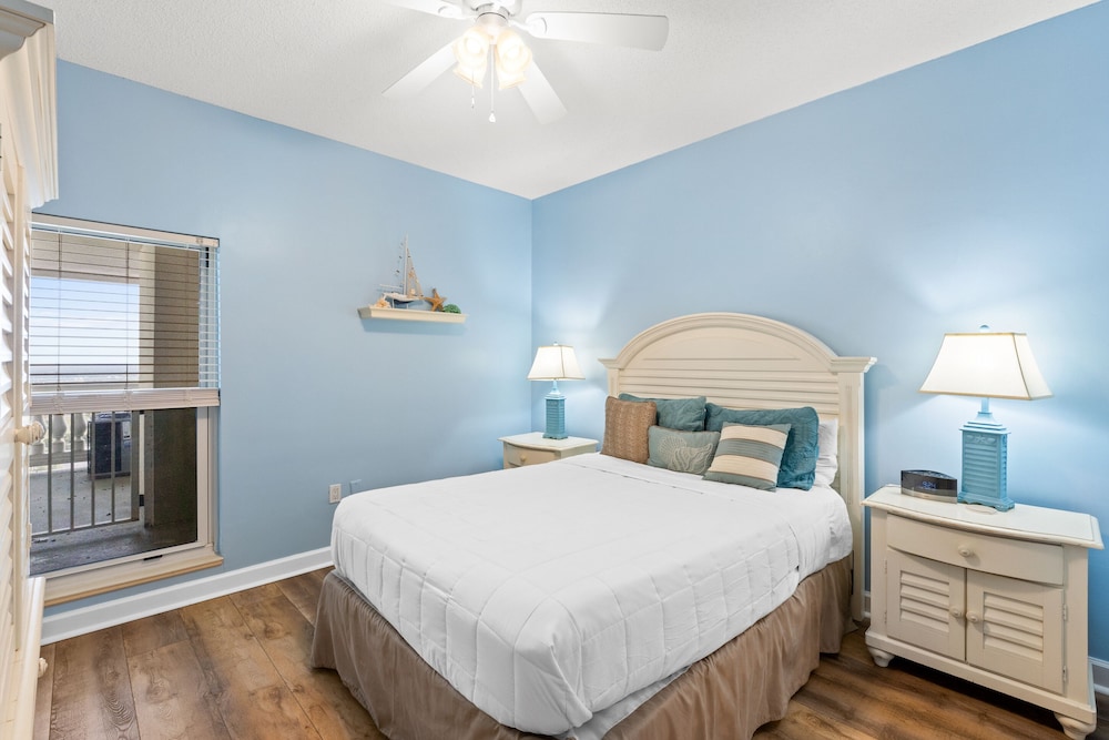 Condo, 2 Bedrooms, Ocean View (2104) photo 2