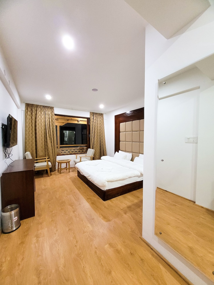 Deluxe Room - Photo 3