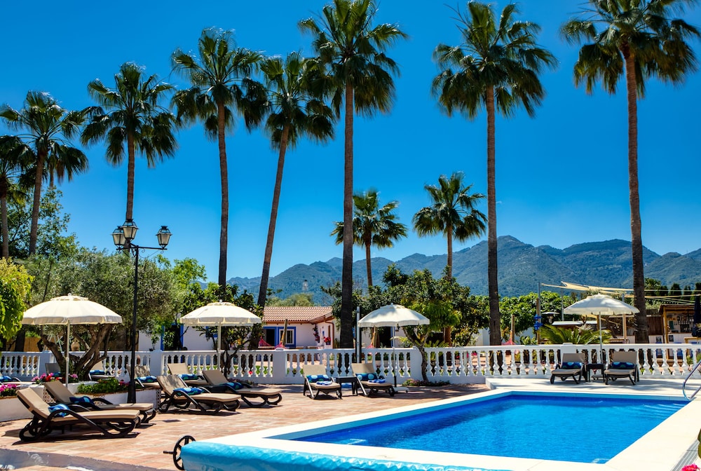 Superior Poolside Room 1 photo 2