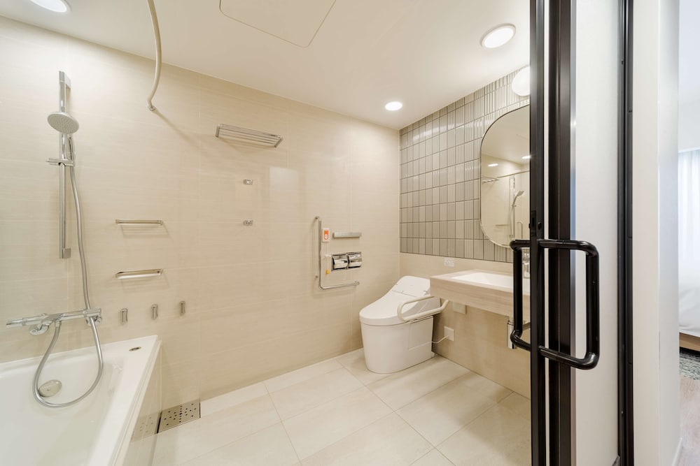 Deluxe Room, 1 Queen Bed, Accessible - Photo 1