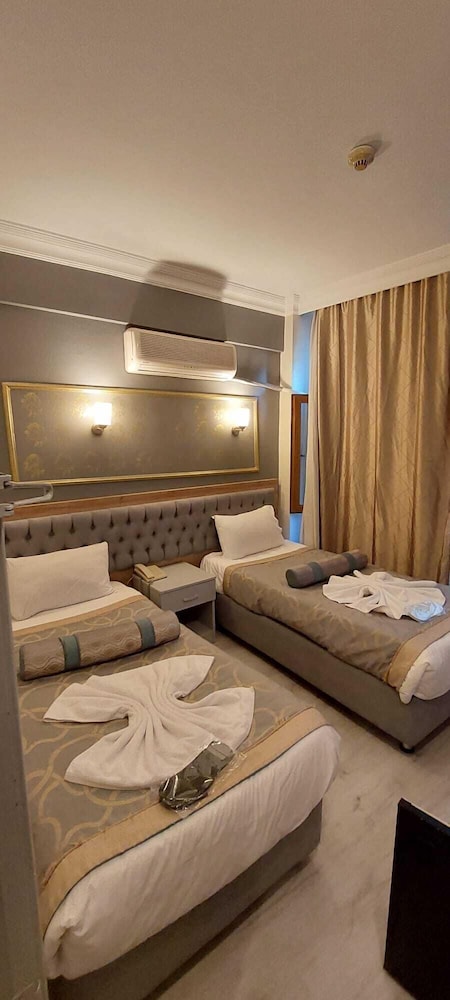 Basic Twin Room, Mixed Dorm, Smoking, City View photo 1