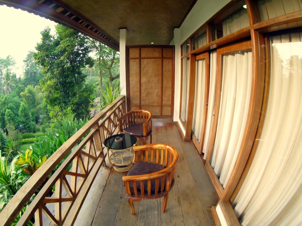 Hot Spring Bungalow photo 3