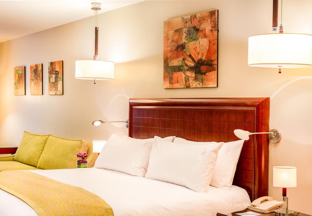 Premium Room, 1 King Bed, Non Smoking - Photo 2
