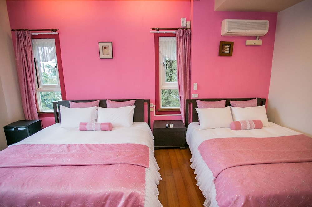 Standard Quadruple Room, 2 Double Beds photo 3
