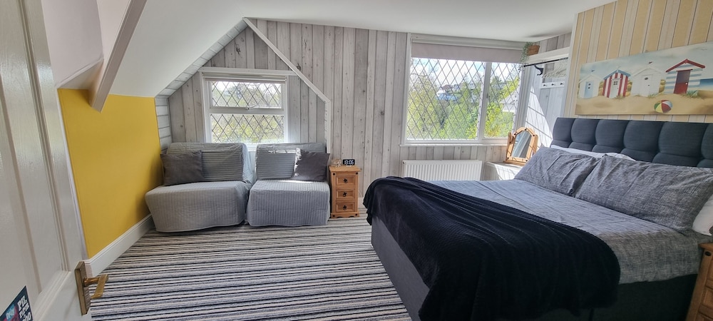 Family Room, Multiple Beds, Non Smoking, Partial Ocean View, No Pets photo 2