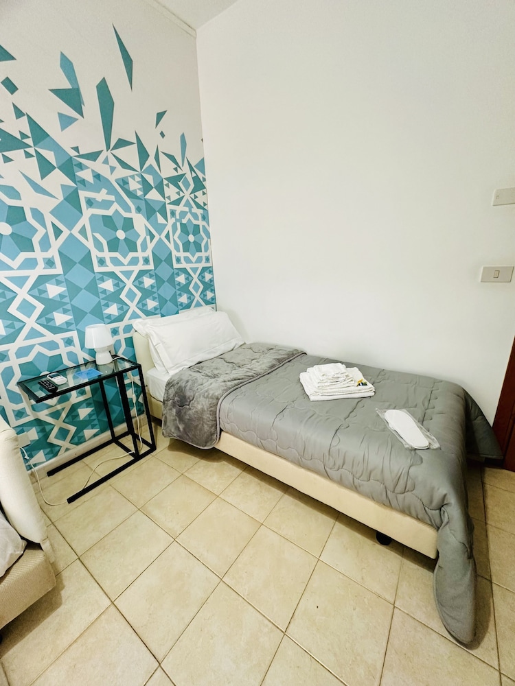 Comfort Twin Room, City View (Carmine) photo 3