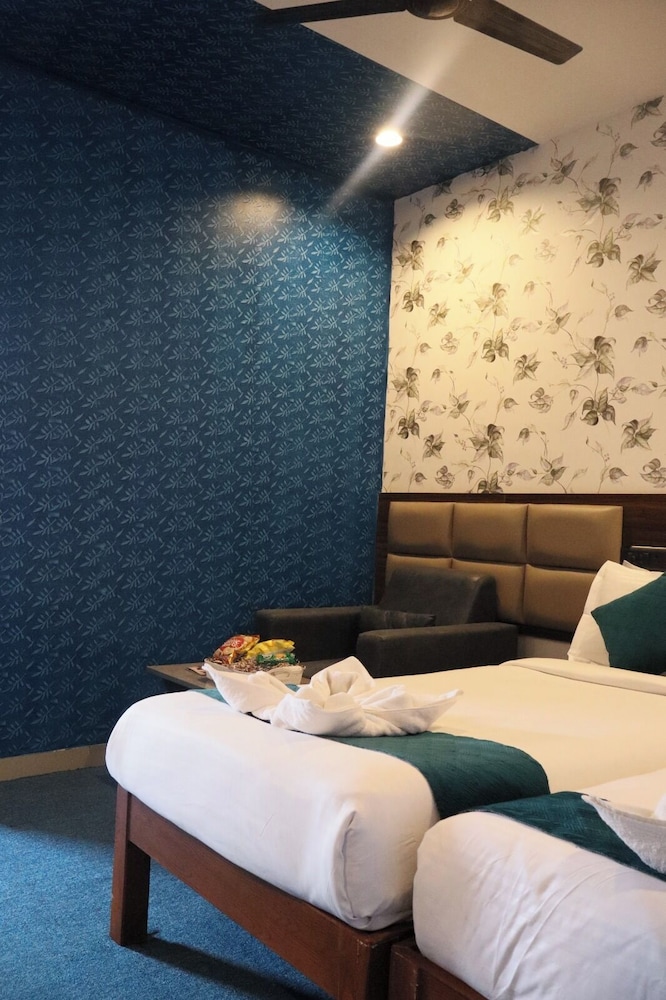 Premier Double Room - Photo 13