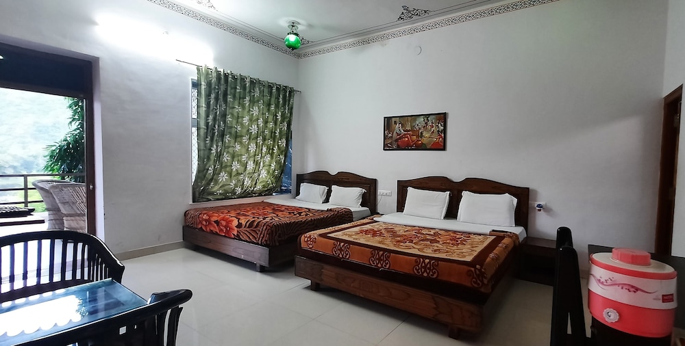 Family Room, Multiple Beds, Lake View photo 2