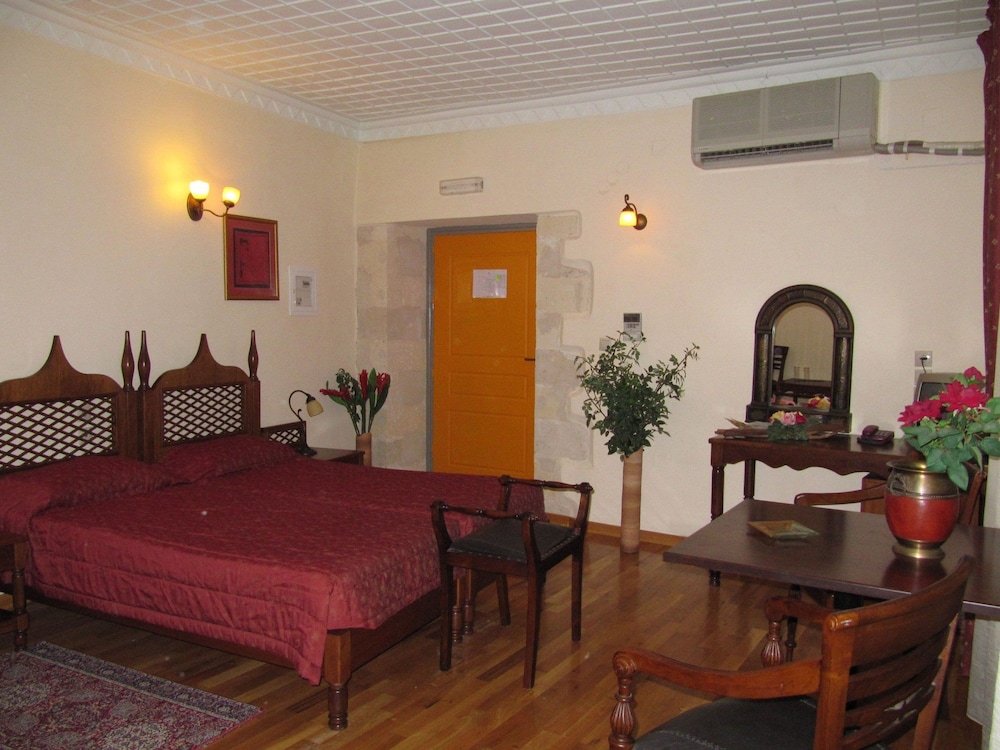 Economy Room