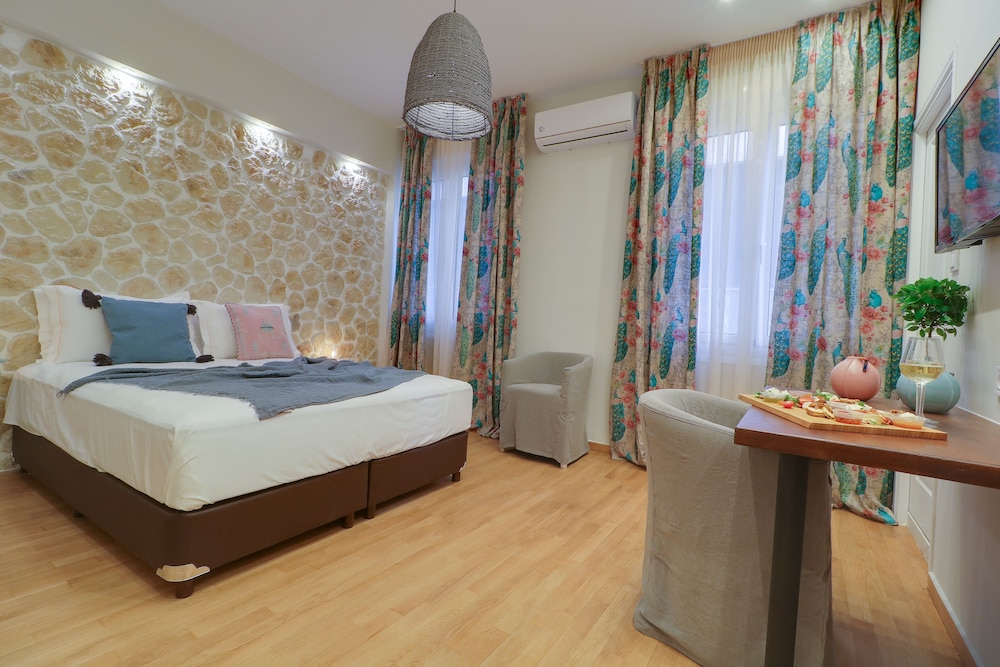 Traditional Double Room (103)