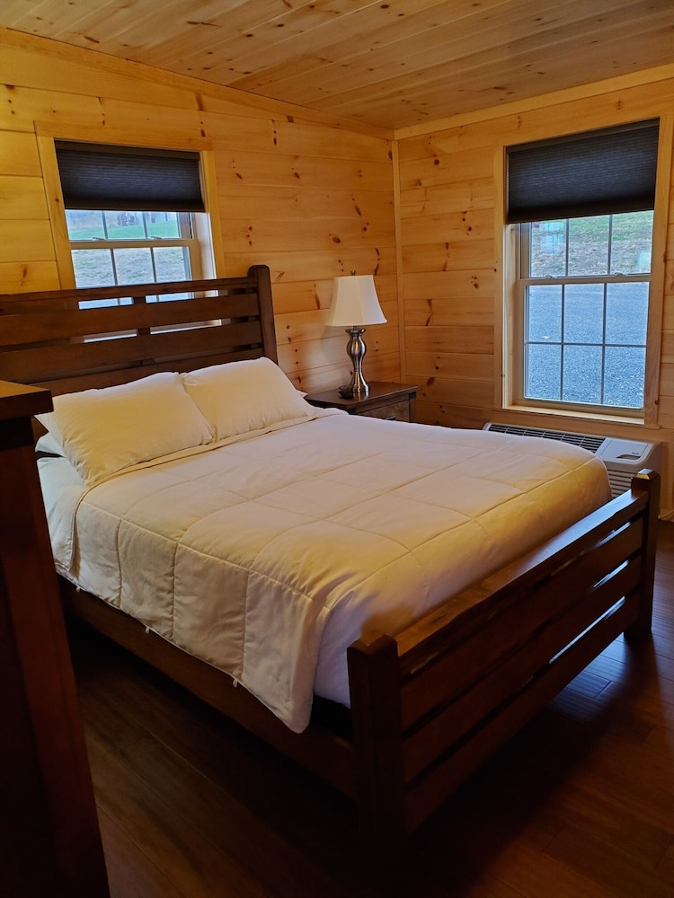 Lakeview Double-Bedroom Deluxe Cottage photo 1