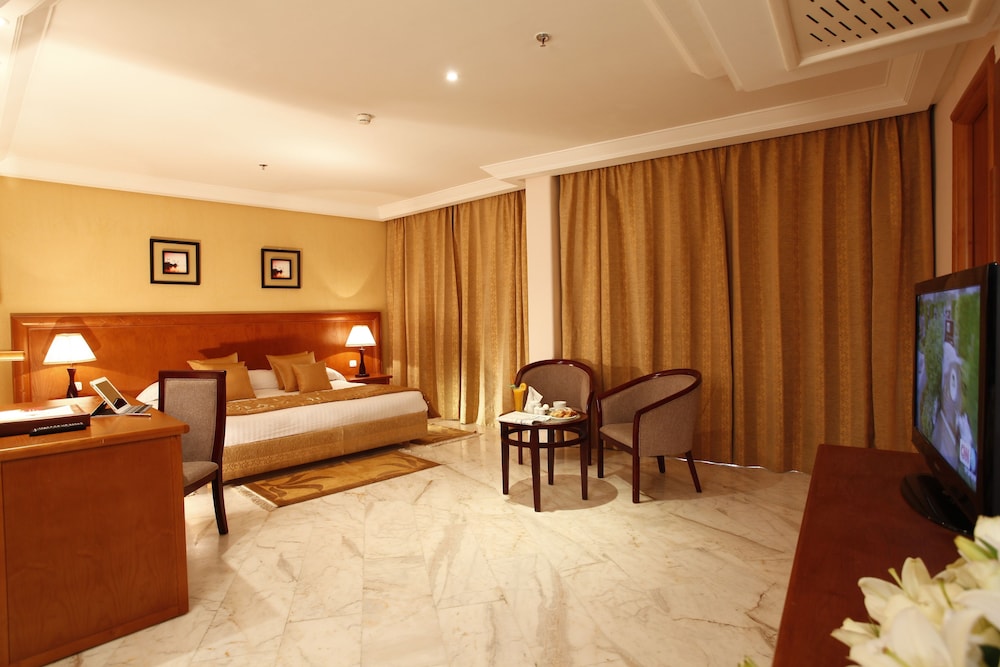 Executive Room - Photo 1
