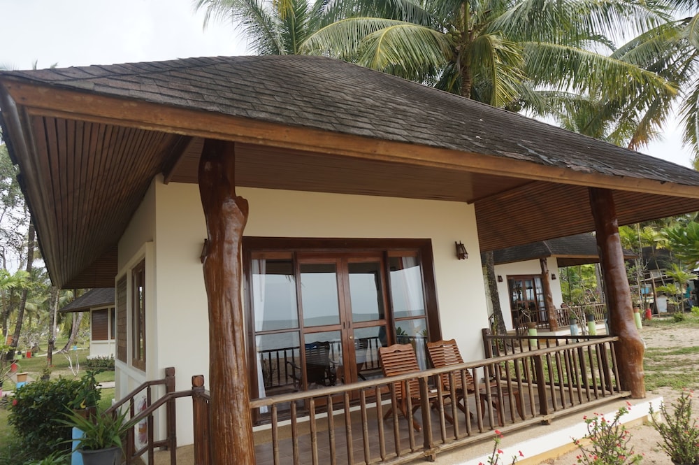 Beach Front Villa photo 2