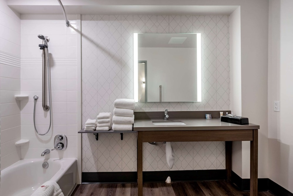 Suite, 2 Queen Beds, Accessible, Non Smoking - Photo 2
