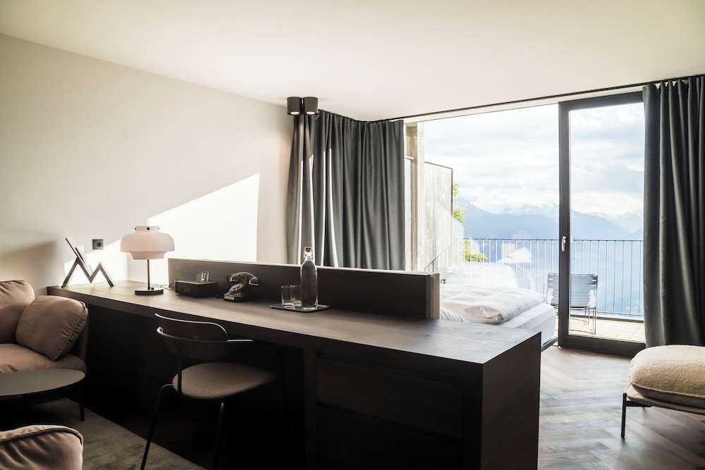 URBAN ROOM