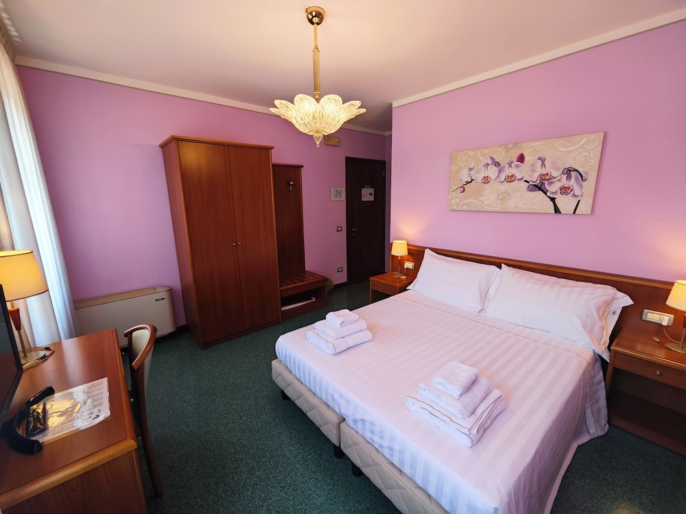 Double or Twin Room photo 1