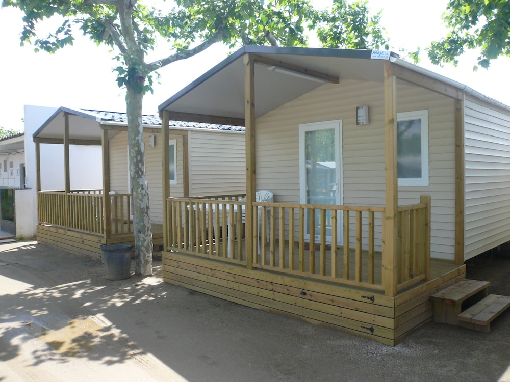 Mobile Home, 2 Bedrooms photo 2