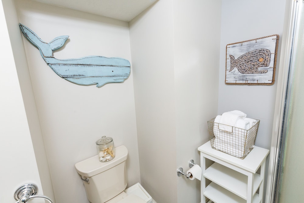 Beachside Bungalow - Queen photo 3