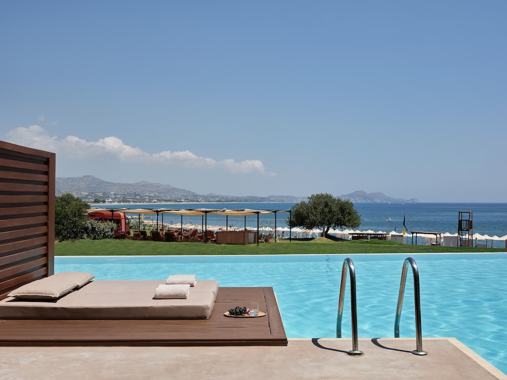 Bungalow, Pool Access, Beachfront photo 3