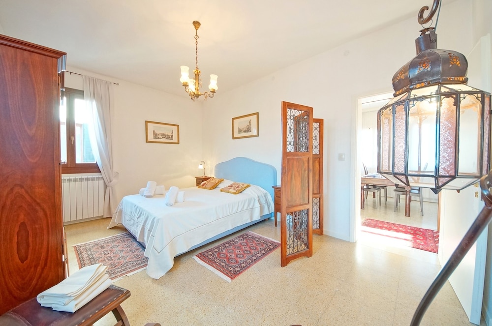 Apartment, 2 Bedrooms, Patio, Canal View photo 1