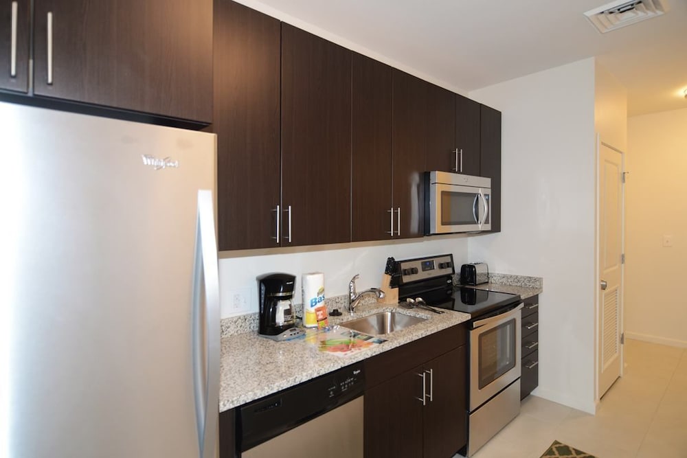 Luxury Studio Suite, 1 Queen Bed with Sofa bed, City View photo 2