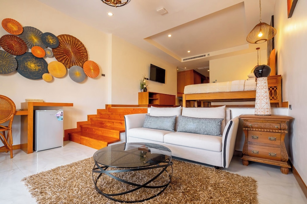 Deluxe Triple Suite with Bath Seaview photo 3