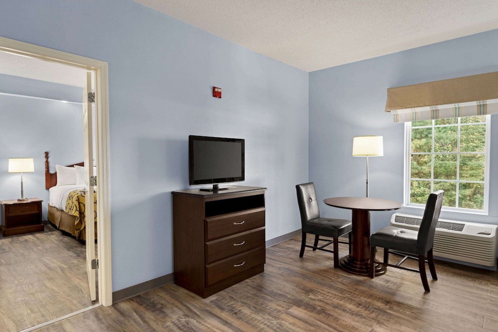 Suite, 1 Bedroom, Non Smoking (1 KINGBED) - Photo 1
