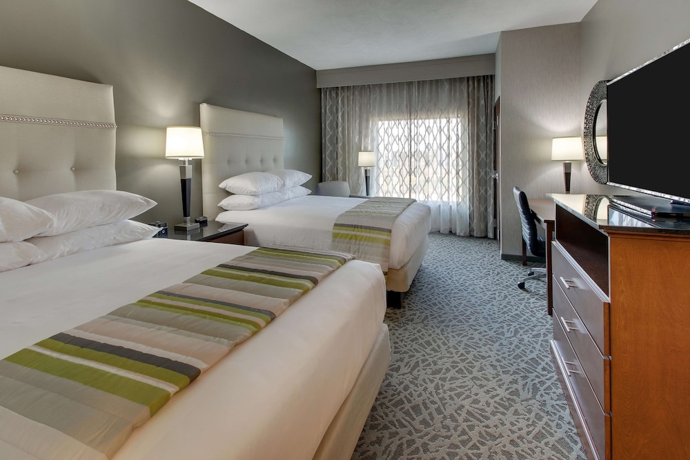 Deluxe Room, 2 Queen Beds, Accessible (Hearing, Roll in Shower, Upper Floor)